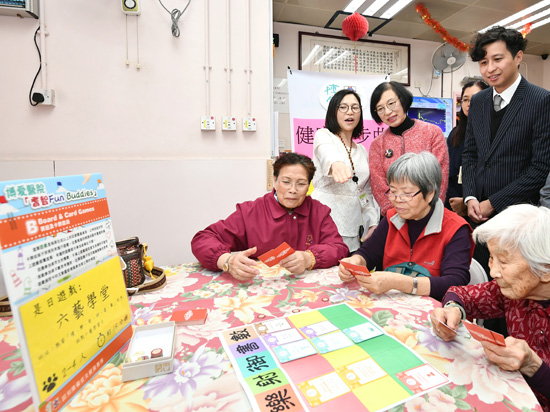 SFH visits Yuen Long District and officiates at tree planting ceremony at Tin Shui Wai Hospital (27.2.2018)