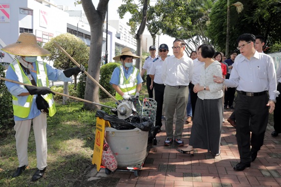 SFH inspects mosquito prevention and control work in Sha Tin District  (2018.9.11)