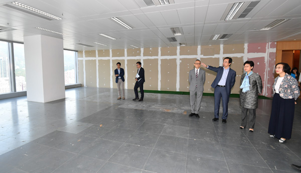 CE and SFH inspect site of the Kwai Tsing District Health Centre  (2018.10.13)