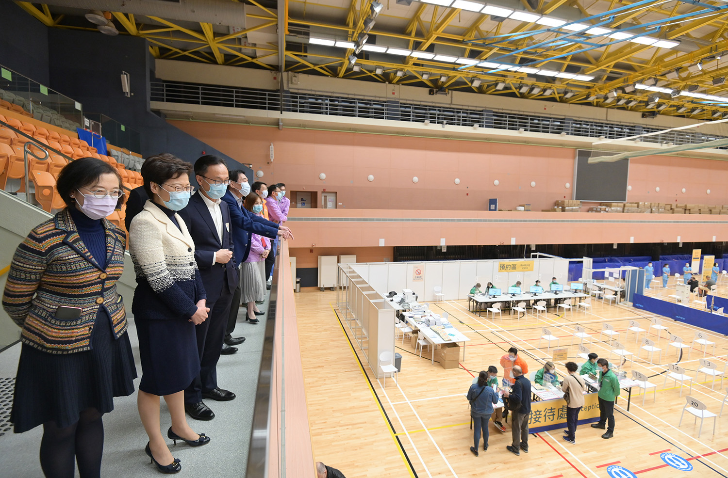 CE visits Community Vaccination Centre at Sun Yat Sen Memorial Park Sports Centre (2021.3.10)